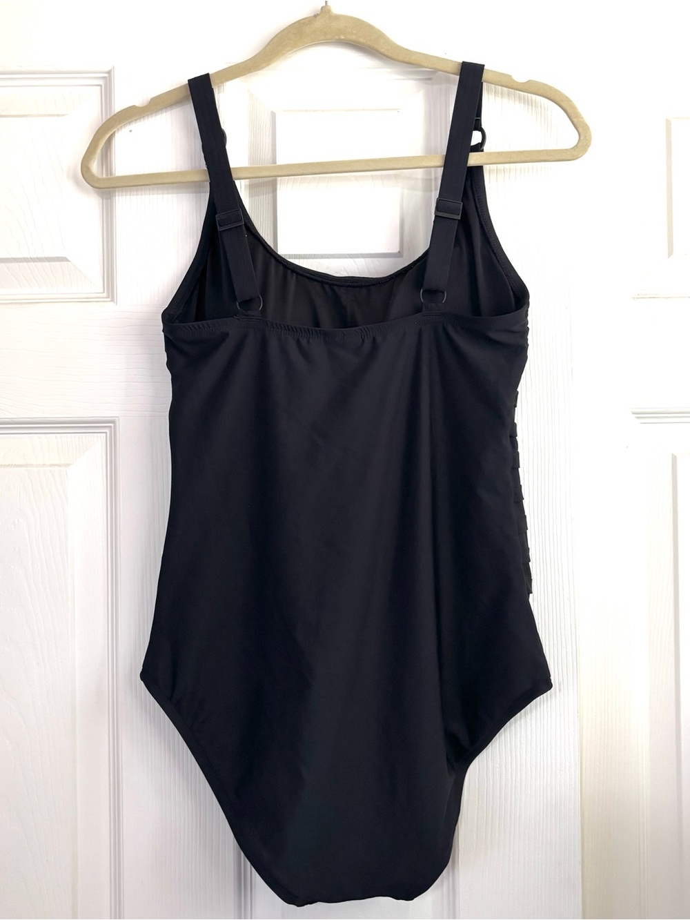 DKNY Starburst One-Piece Black Ruched Swimsuit Womens Medium NWOT Scoop Neck - Picture 6 of 12
